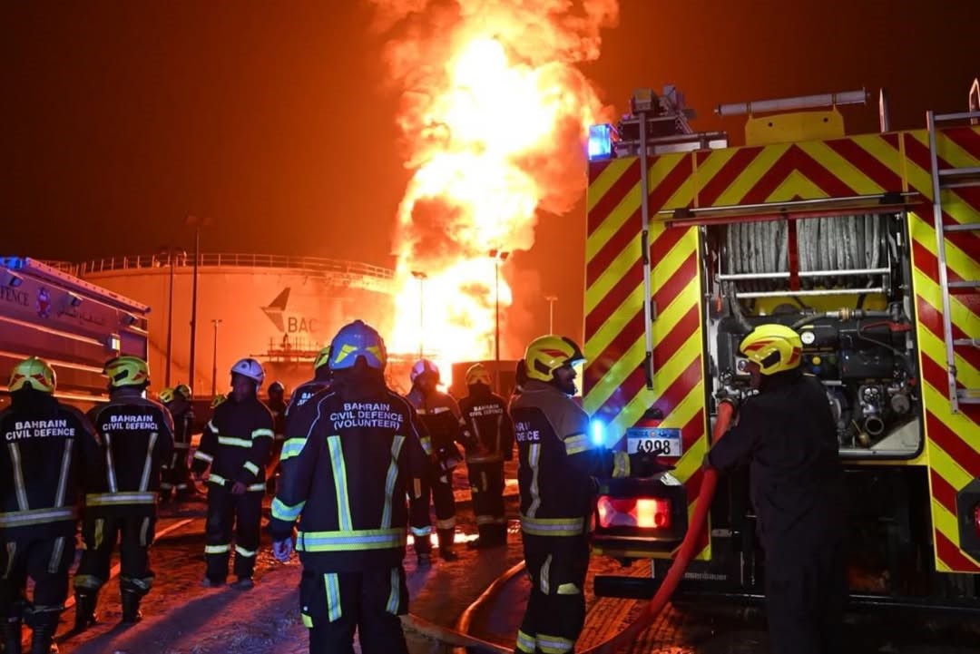 İran, Bahreyn’de yakıt tanklarını vurdu
