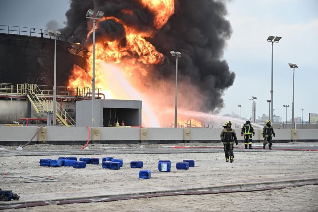 İran, Bahreyn’de yakıt tanklarını vurdu
