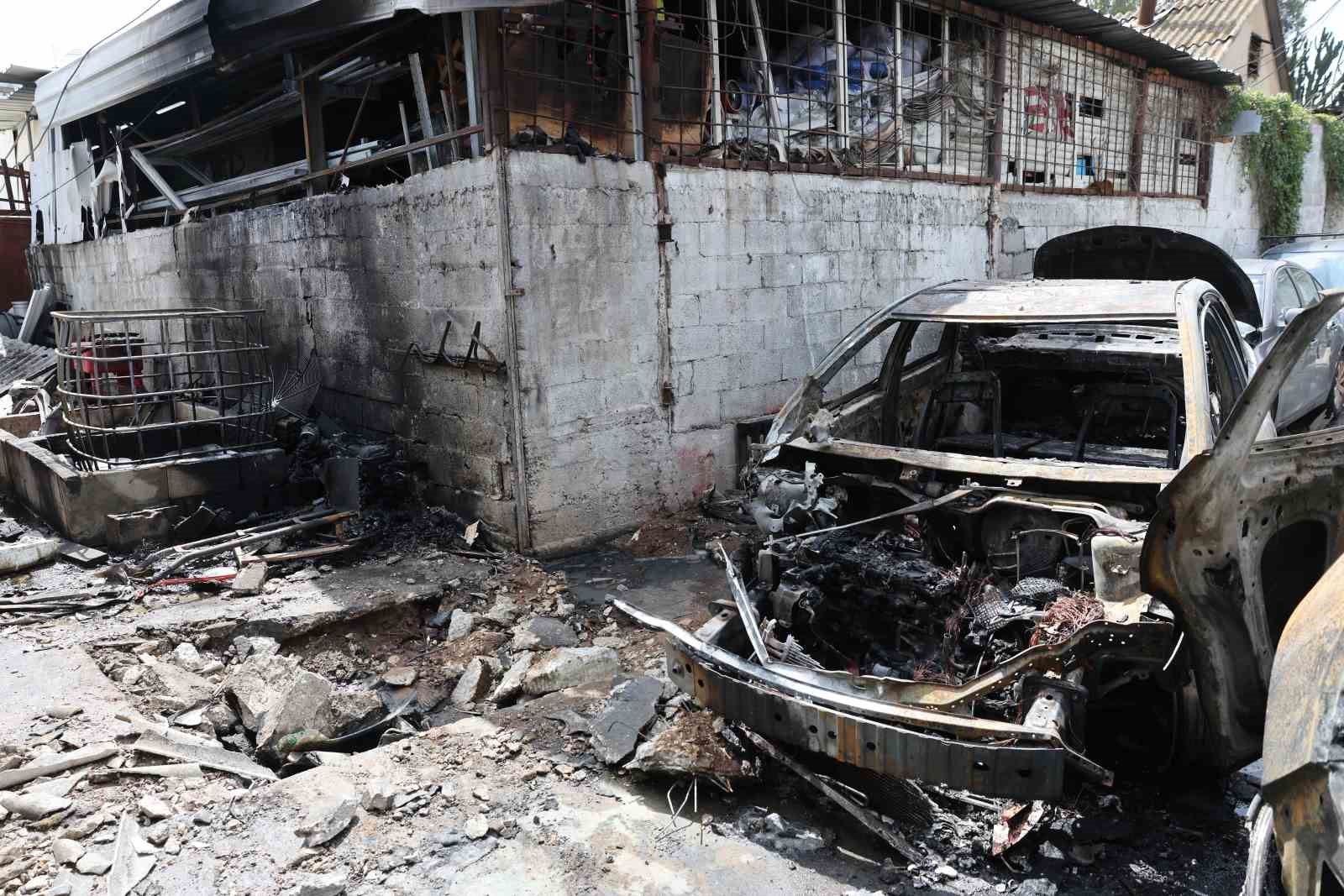 İran Devrim Muhafızları Ordusu, ABD ve İsrail’e ait üs ve askeri merkezlerin hedef alındığını açıkladı
