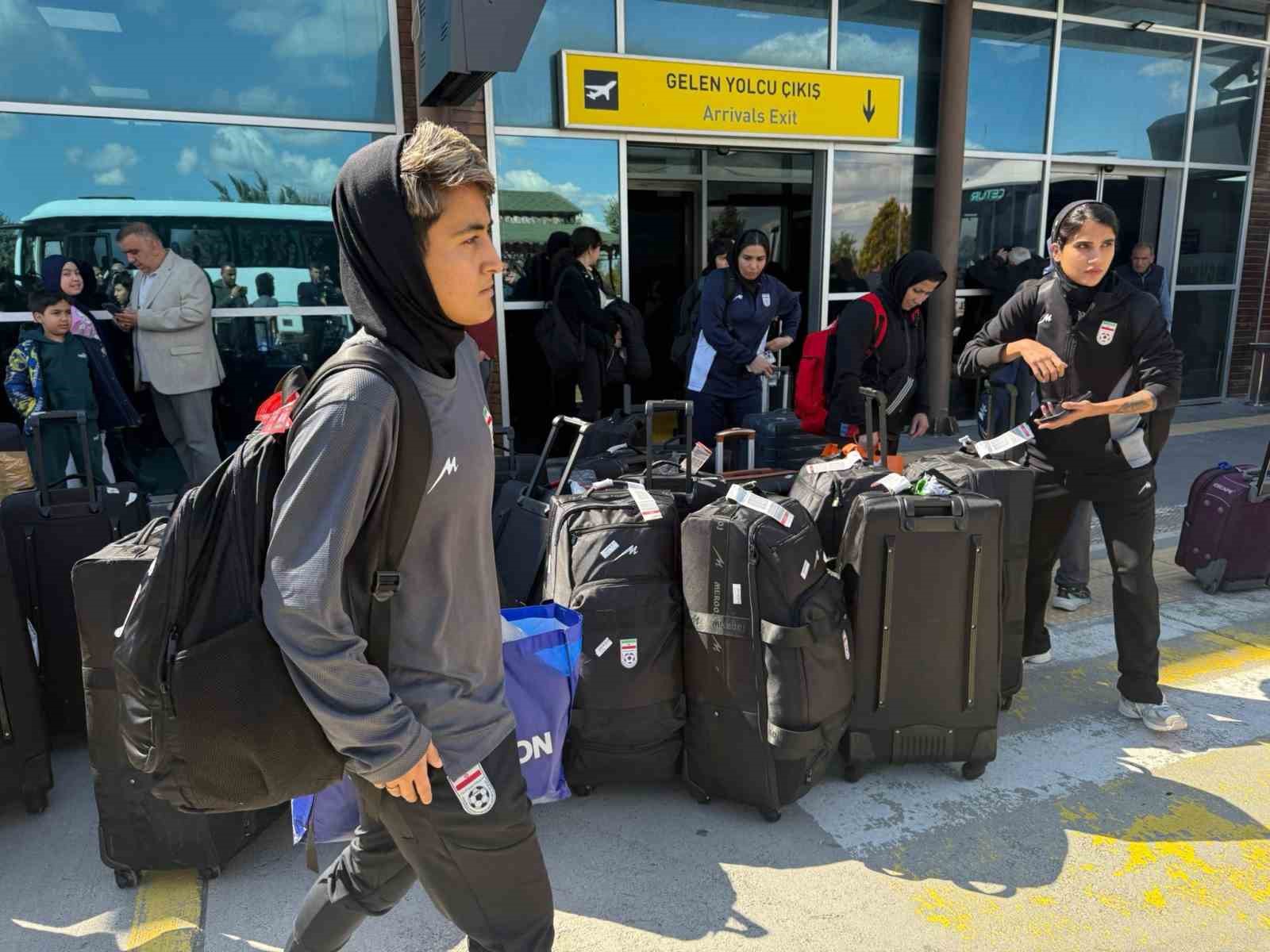İran kadın milli futbol takımı Iğdır’da
