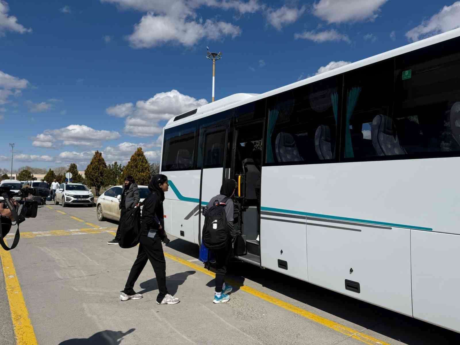 İran kadın milli futbol takımı Iğdır’da
