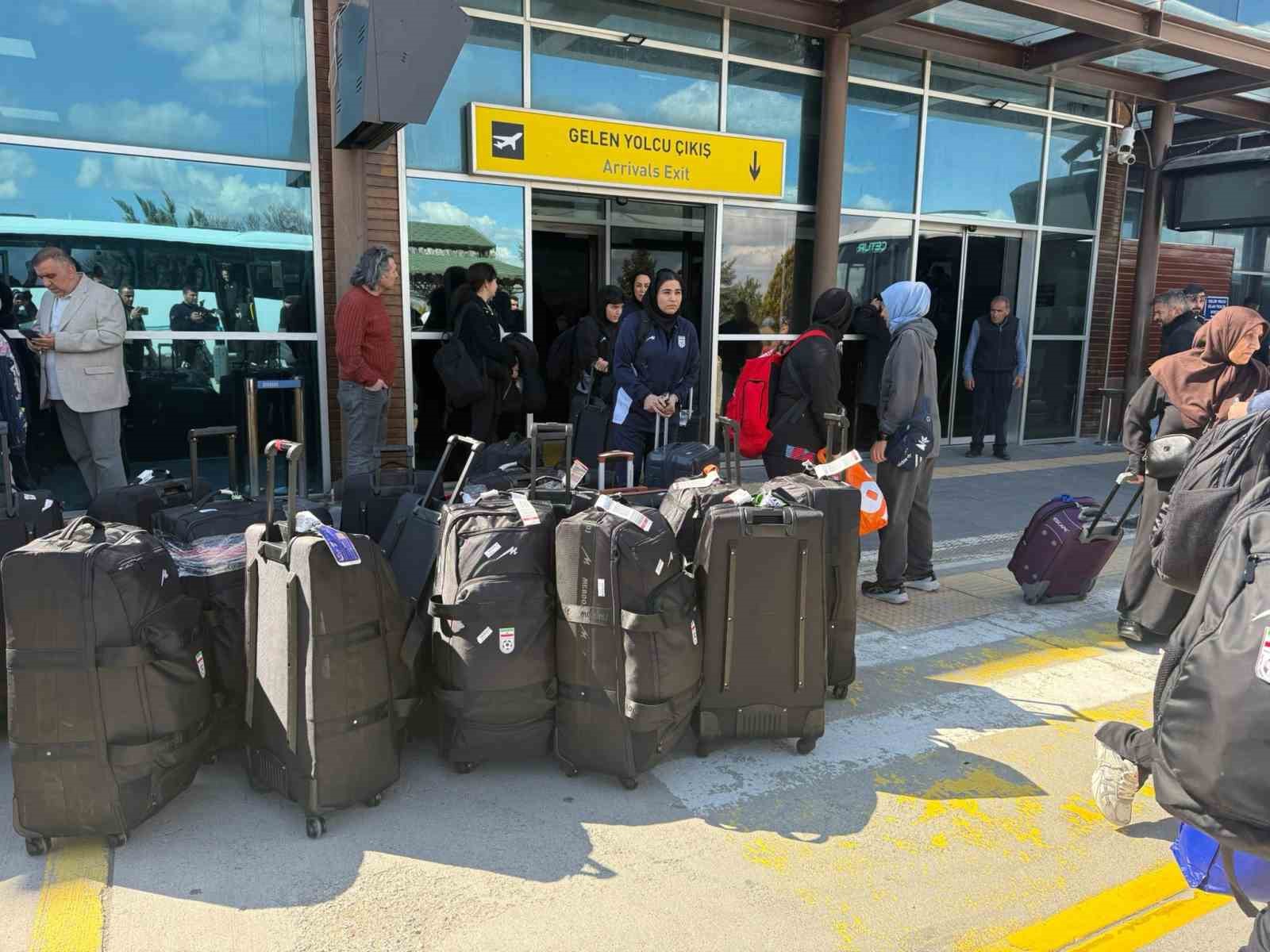 İran kadın milli futbol takımı Iğdır’da
