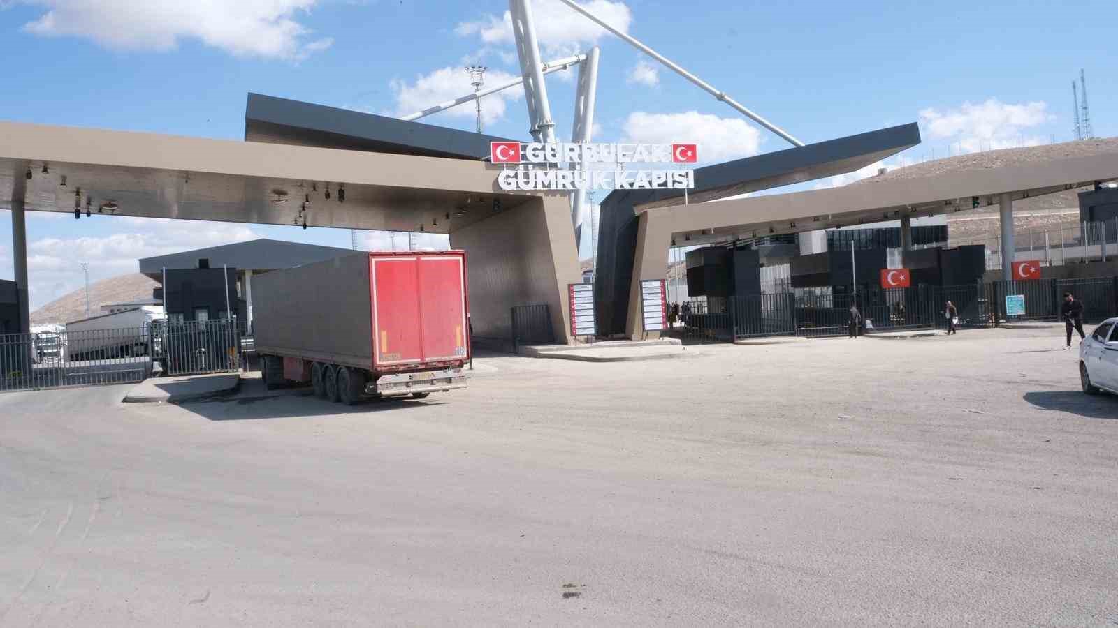 İran Kadın Milli Takımı Gürbulak Sınır Kapısı’ndan ülkelerine geçti
