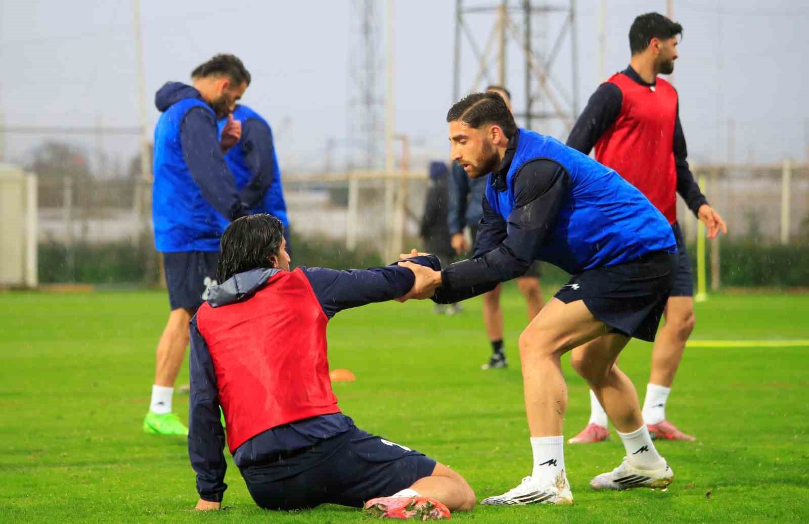 İran Milli Takımı kamp için Antalya’ya geldi
