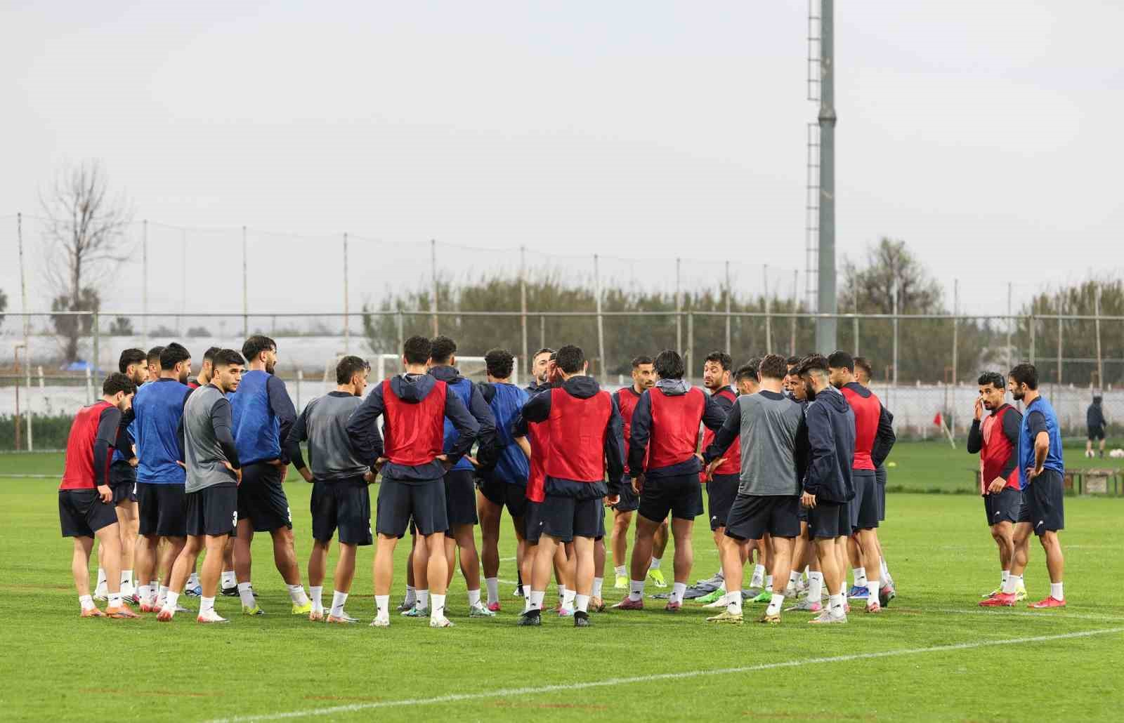 İran Milli Takımı kamp için Antalya’ya geldi
