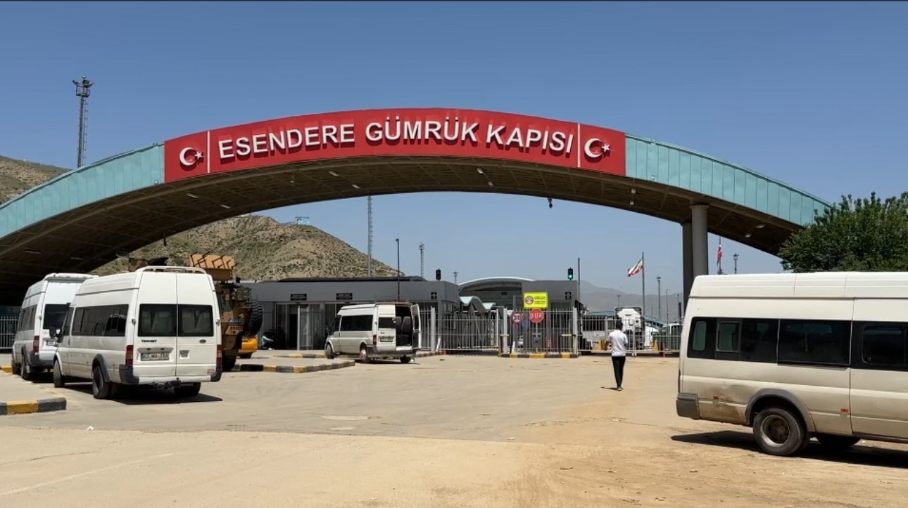 İran sınırındaki Esendere Sınır Kapısı’nda geçişlere kısıtlama getirildi
