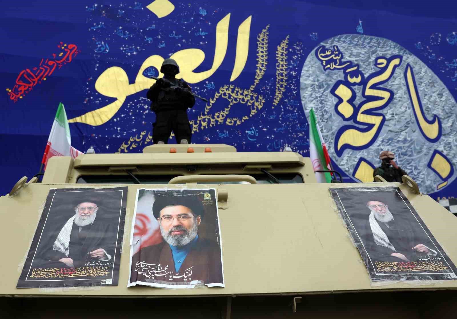 İran’da ABD-İsrail saldırılarında hayatını kaybeden üst düzey askeri yetkililer için cenaze töreni
