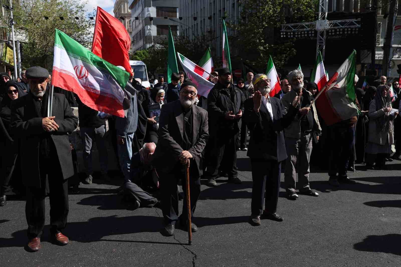 İran’da eski dini lider Hamaney, ölümünün 40’ıncı gününde anıldı
