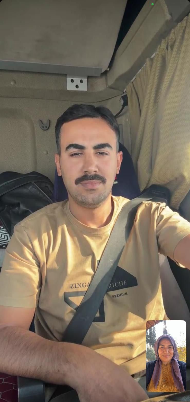 İran’da hayatını kaybeden genç şoförden geriye ailesine neşe içerisinde çiğköfte yoğurduğu anlar kaldı
İran’da hayatını kaybeden genç şoförden geriye ailesine neşe içerisinde çiğköfte yoğurduğu anlar kaldı