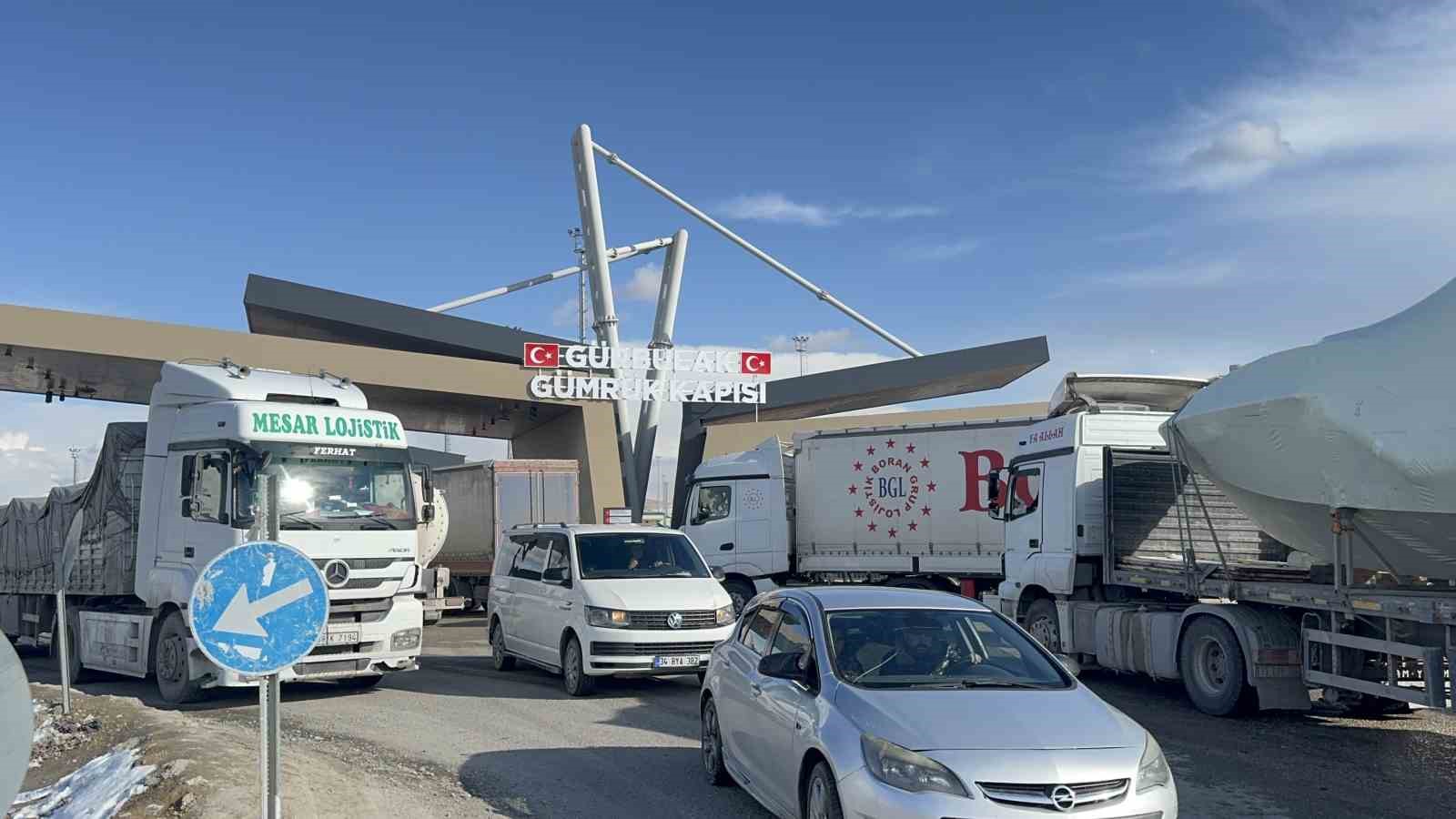 İran’da saldırılar sürerken sınırda sessizlik hakim
İran’da saldırılar sürerken sınırda sessizlik hakim