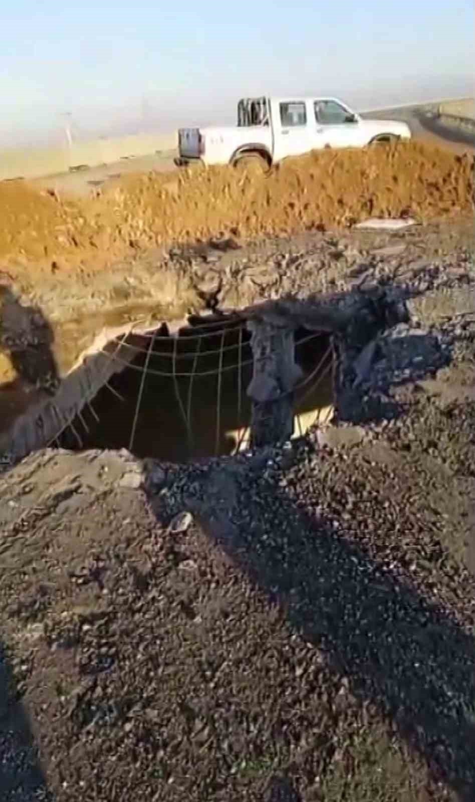 İran’da yeri delen füzenin şarapnel parçasının isabet etmesiyle genç şoföre mezar olan tırın görüntüsü ortaya çıktı
