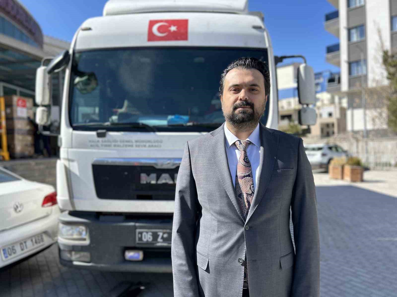 İran’daki savaş mağdurları için Van’dan 3 yardım tırı gönderildi
