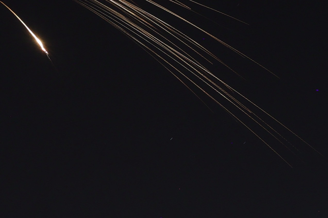 İran’dan İsrail’e yeni füze saldırıları: En az 2 kişi hayatını kaybetti
