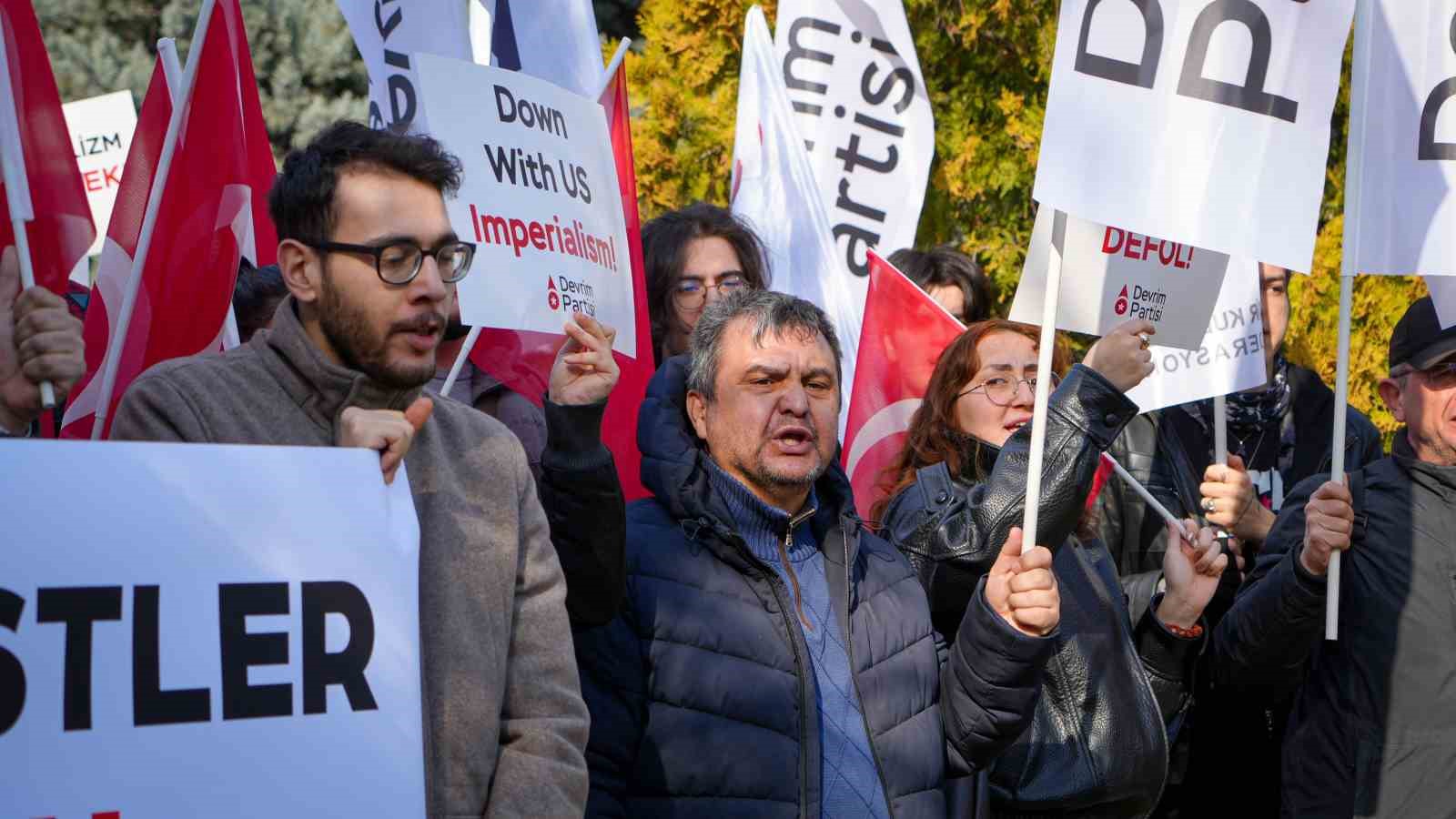 İran’ın Ankara Büyükelçiliği’nde bayraklar yarıya indi
