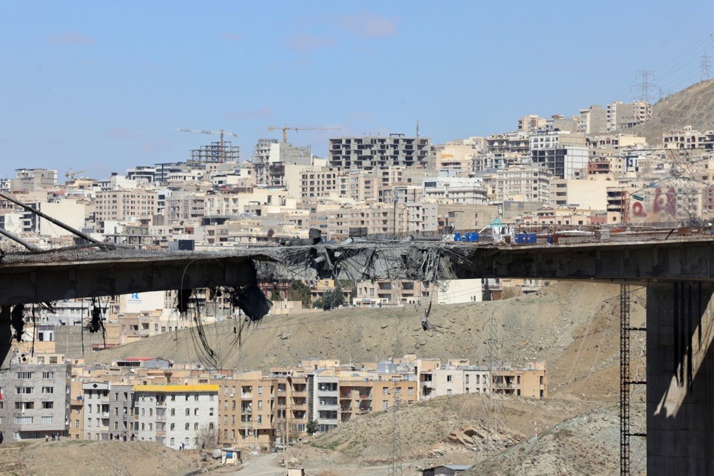 İran’ın en yüksek köprüsünde oluşan hasar görüntülendi
