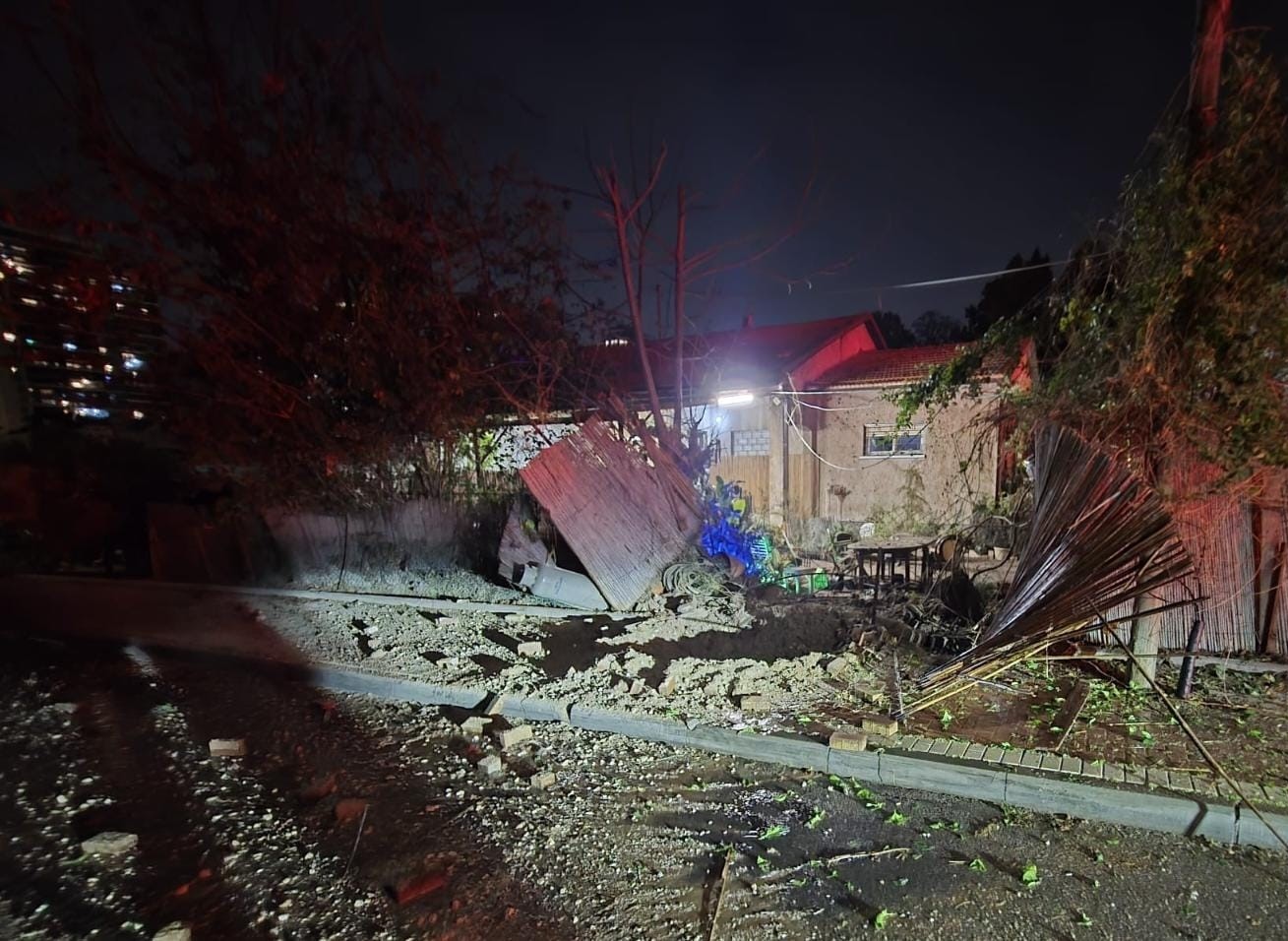 İran’ın son füze saldırıları İsrail’deki birçok bölgede maddi zarara yol açtı
