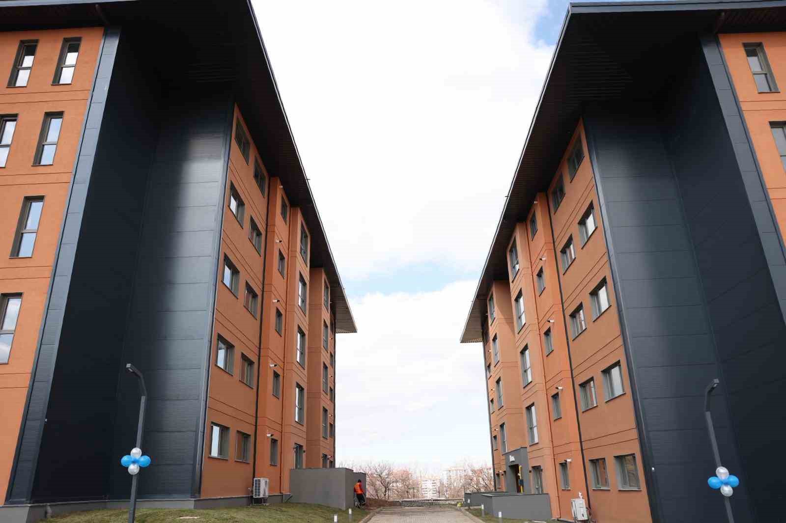 İş Bankası Malatya lojmanları sahiplerine teslim edildi
İş Bankası Malatya lojmanları sahiplerine teslim edildi