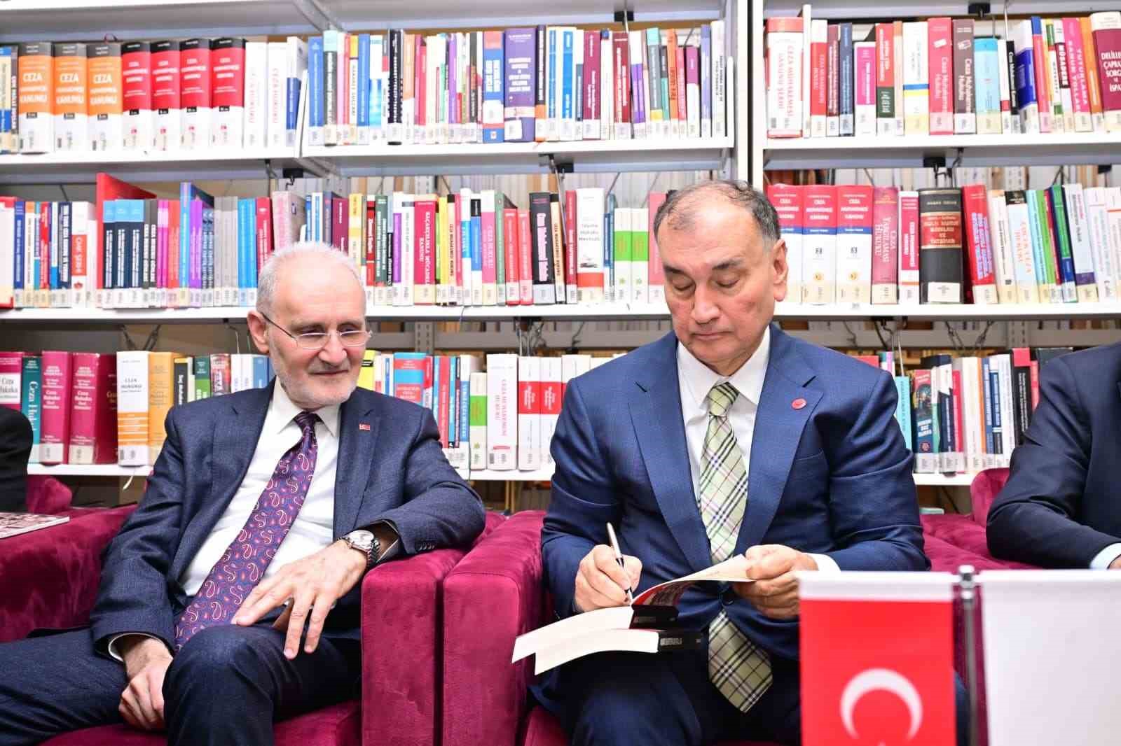 "İş Dünyası Okuyor" etkinliğinin üçüncüsü düzenlendi
