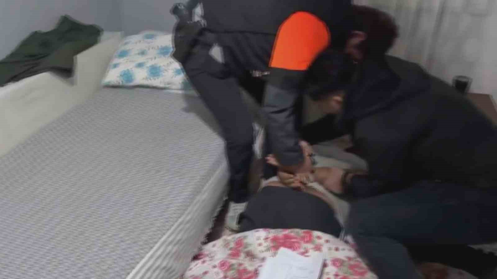 İş hayali kuran 120 vatandaşı, numaralarını muhtarlardan alarak tuzağa düşürdüler
