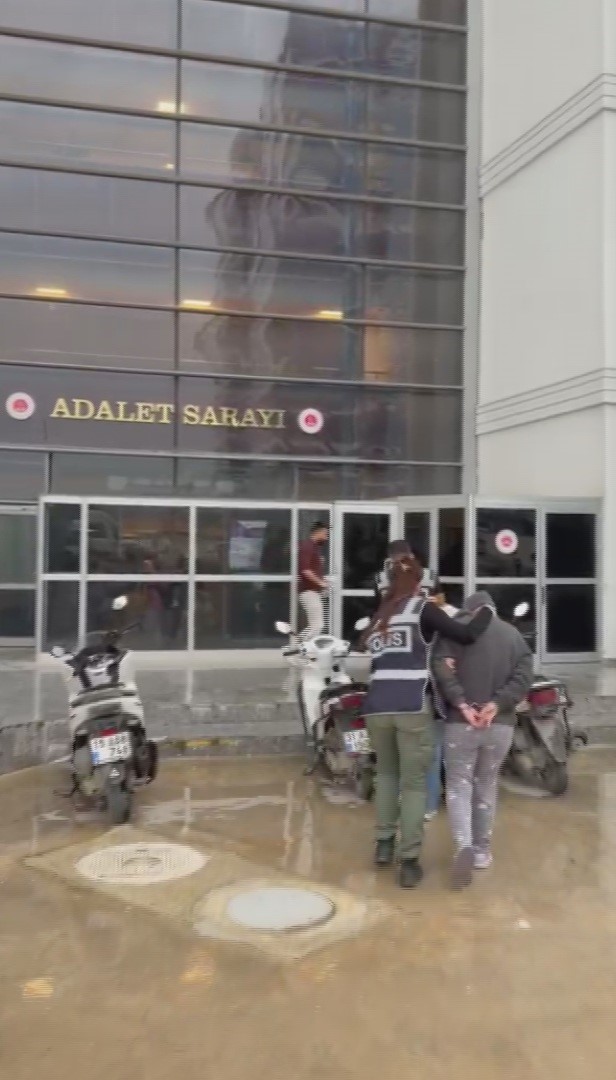 İş hayali kuran 120 vatandaşı, numaralarını muhtarlardan alarak tuzağa düşürdüler
