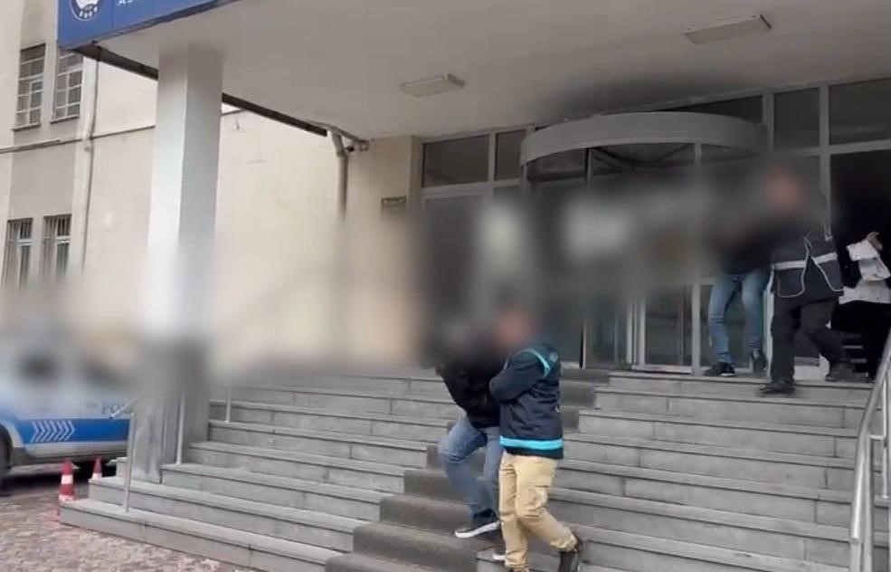 İş insanına şantaj yapan 3 şahıs yakalandı
