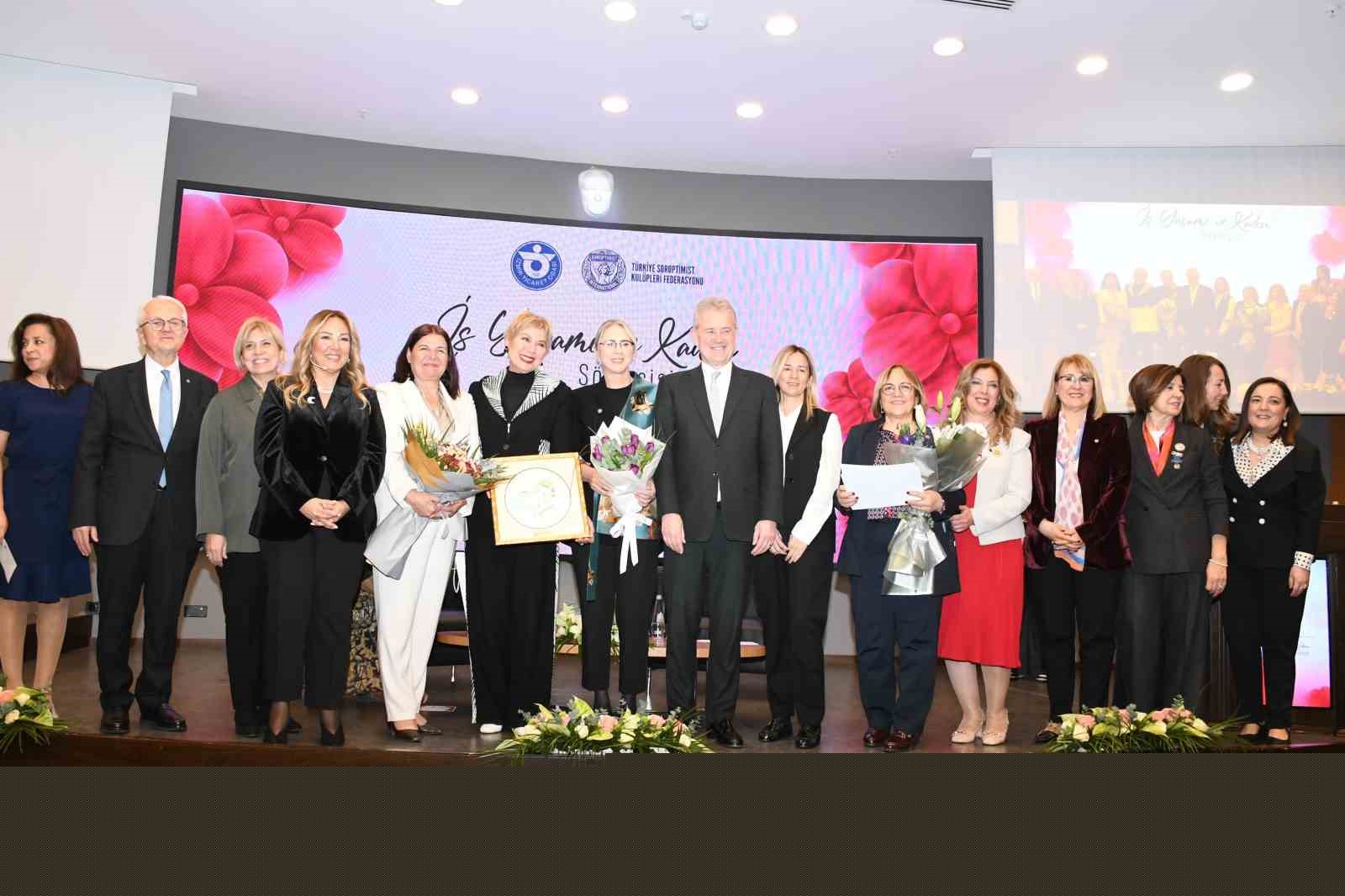 İş kadını Leyla Alaton İzmirli kadınlarla buluştu
