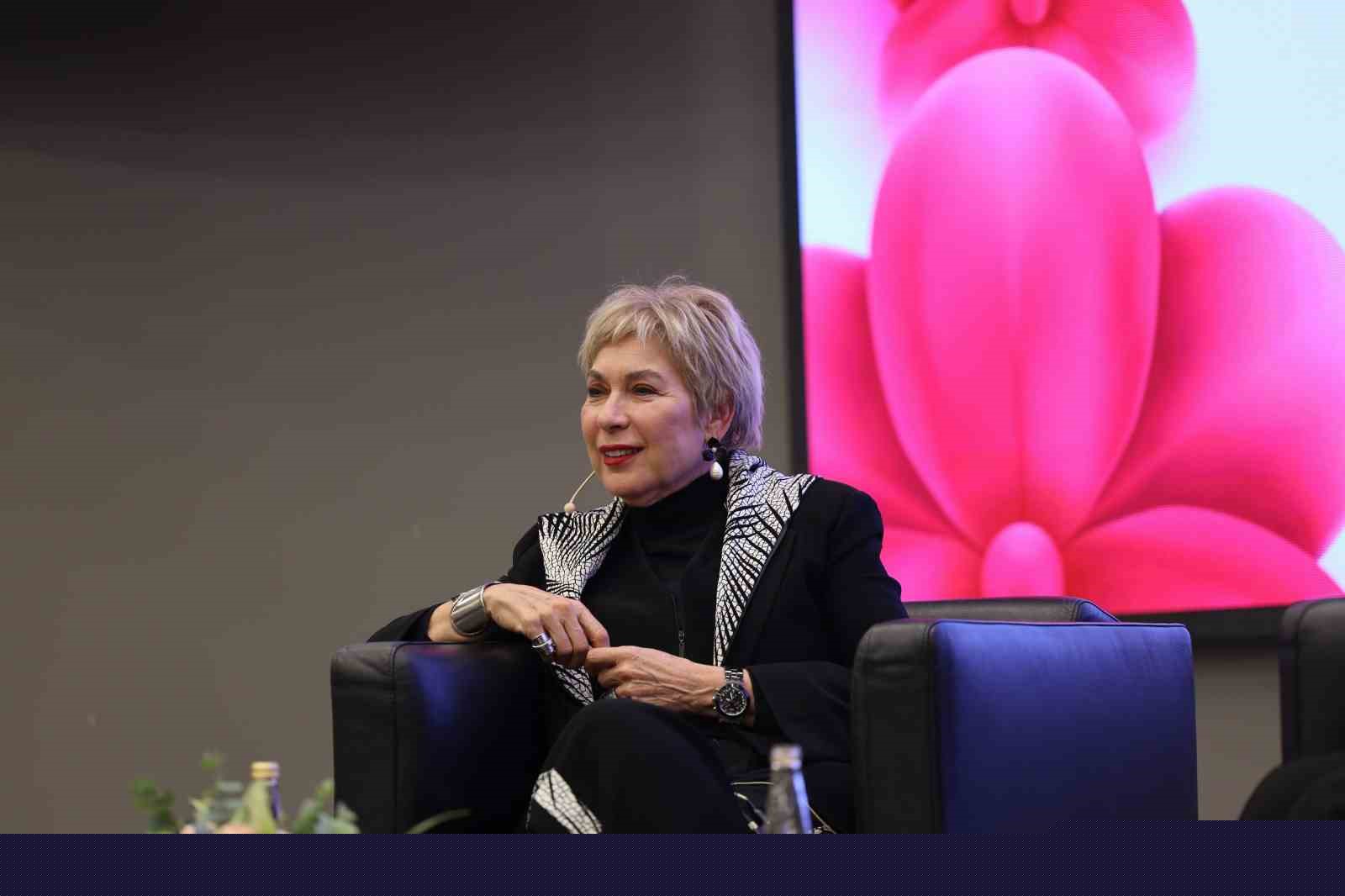 İş kadını Leyla Alaton İzmirli kadınlarla buluştu
