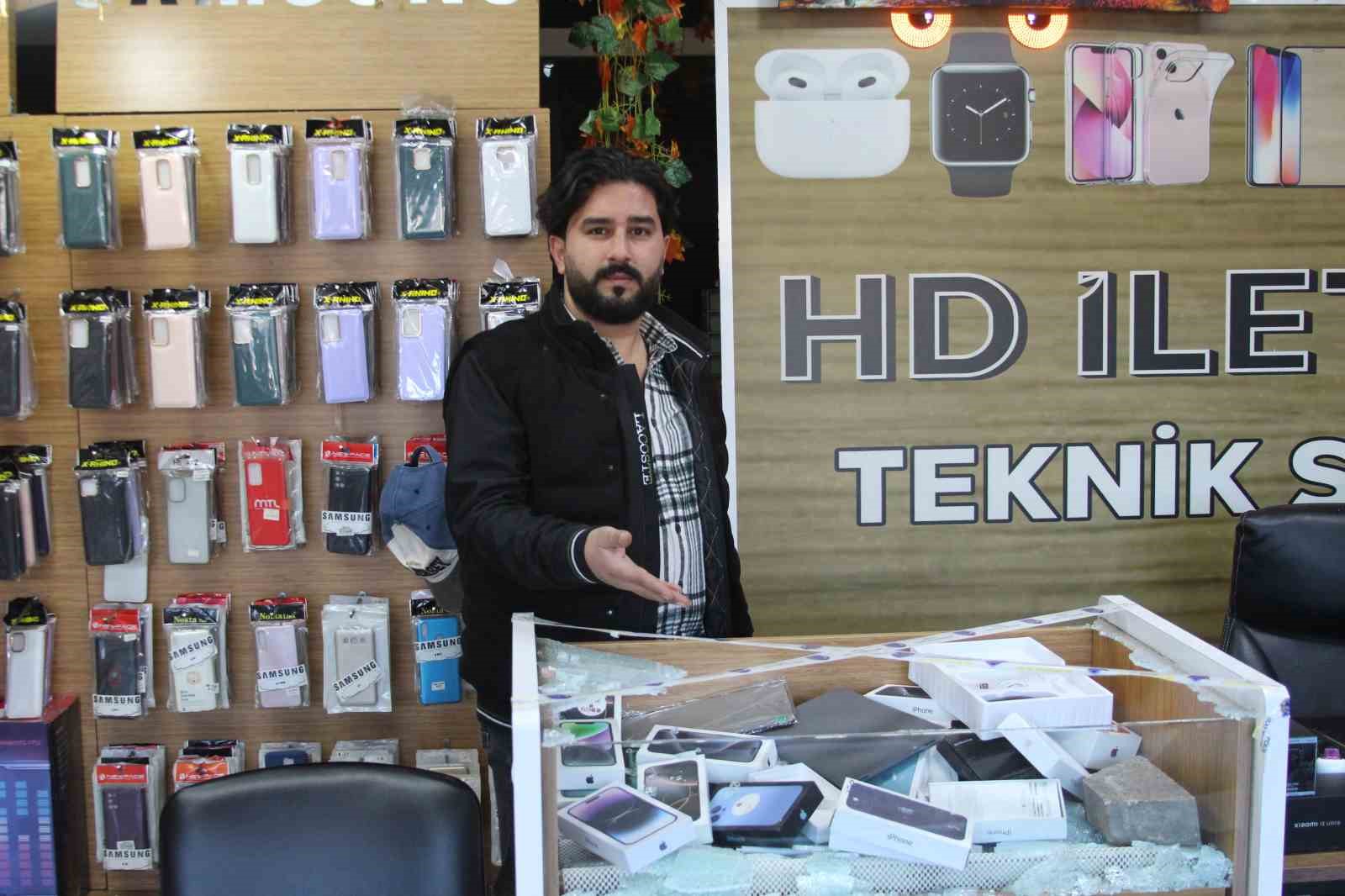 İş yeri soyuldu, hırsızlara "Teslim olun" çağrısı yaptı
