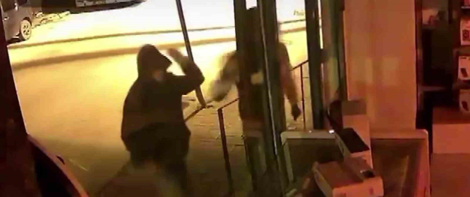 İş yeri soyuldu, hırsızlara "Teslim olun" çağrısı yaptı
