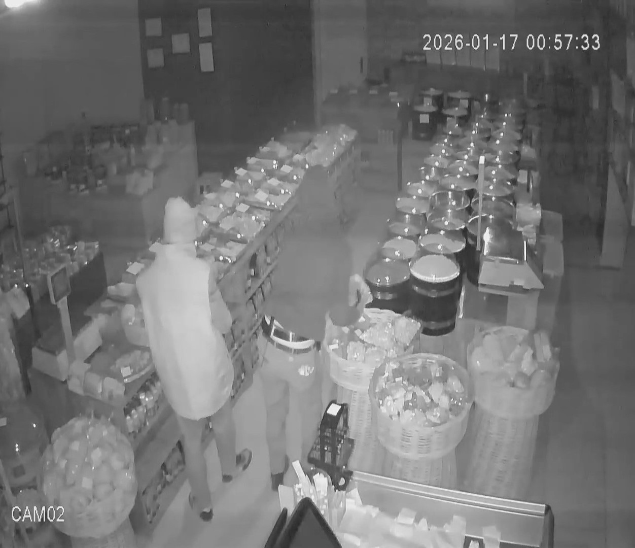 İş yerlerine giren hırsızlar ne bulduysa çaldı: 2 şüpheli tutuklandı
