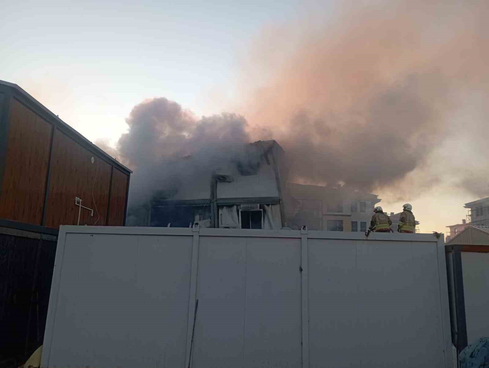 İşçi konteynerinde çıkan yangın kontrol altına alındı
