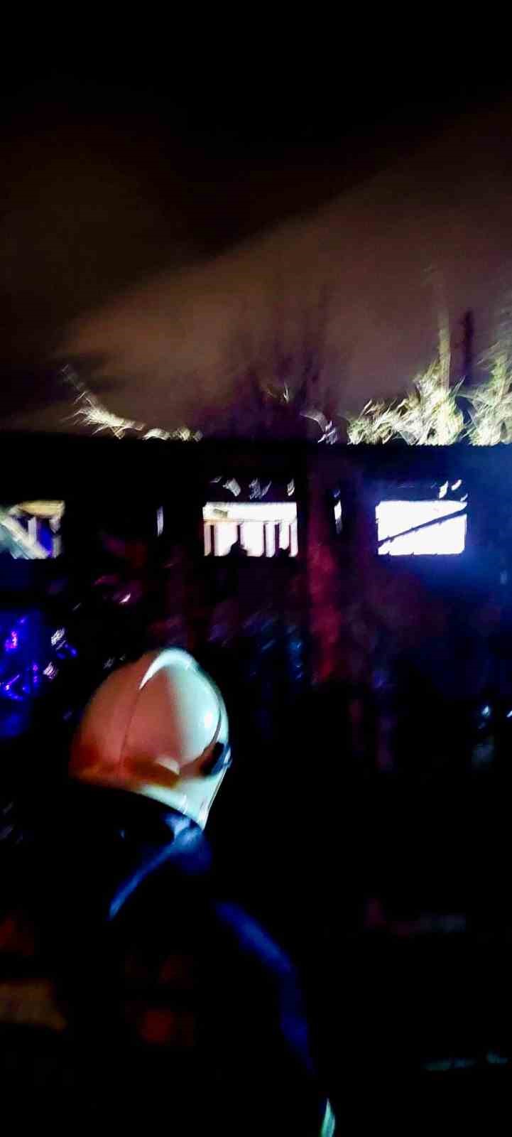 İşçi lojmanları alevlere teslim oldu
