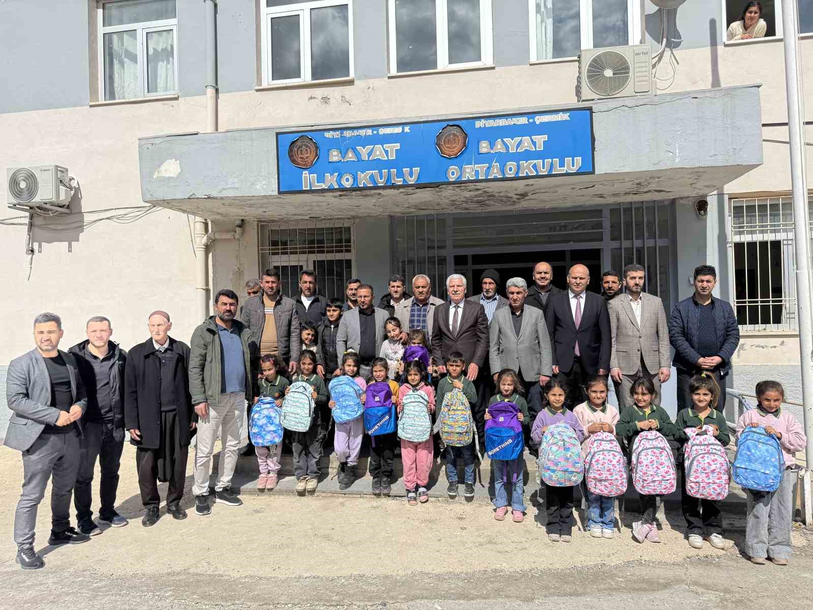 İşçi olarak Almanya’ya gitti, ilçesindeki çocuklara oyun parkı yapıp yardımlarda bulundu

