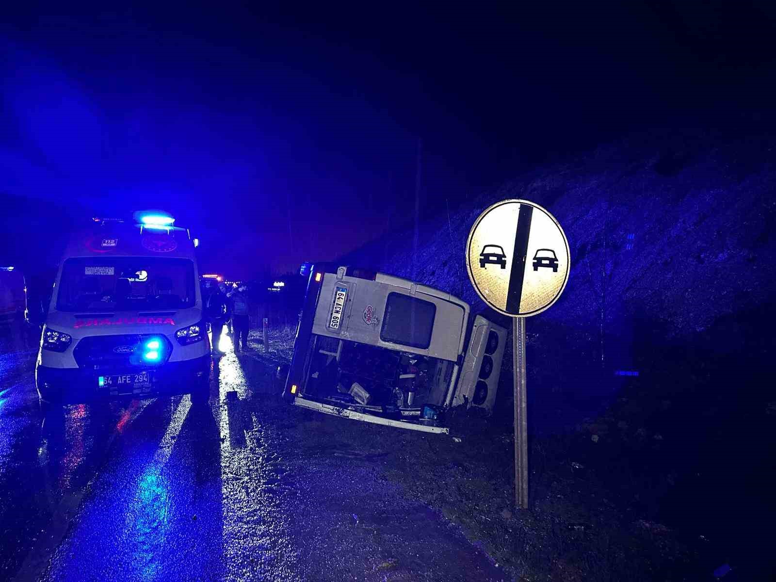 İşçi servisi şarampole devrildi: 17 yaralı
