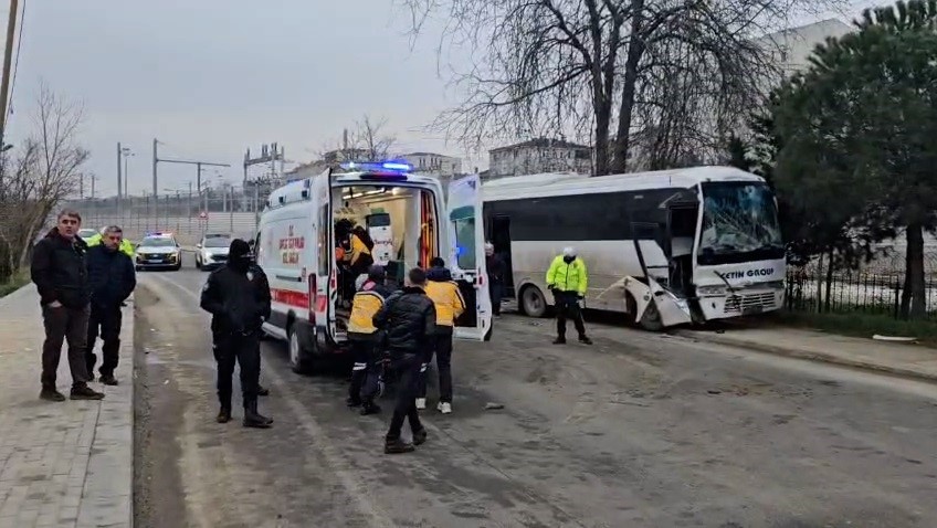 İşçi servisleri çarpıştı: 19 yaralı
