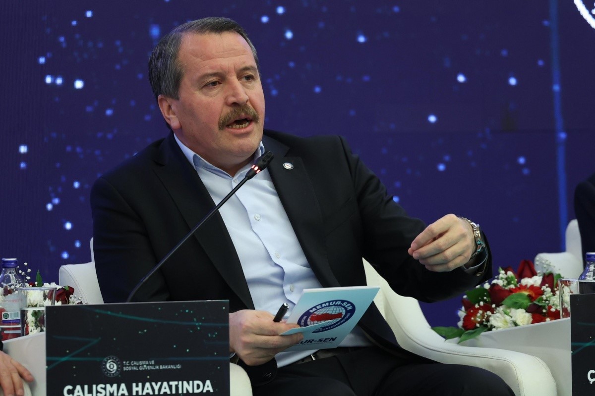 İşçi ve memur konfederasyonlarından dijital dönüşüm uyarısı: "Doğru yönetilmezse sosyal adaletsizlikleri derinleştirebilir"
