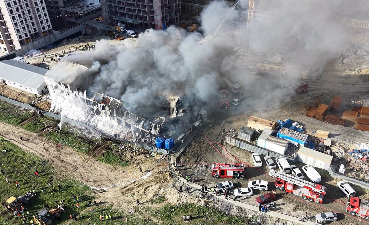 İşçilerin kaldığı konteynerde çıkan yangın kontrol altına alındı
