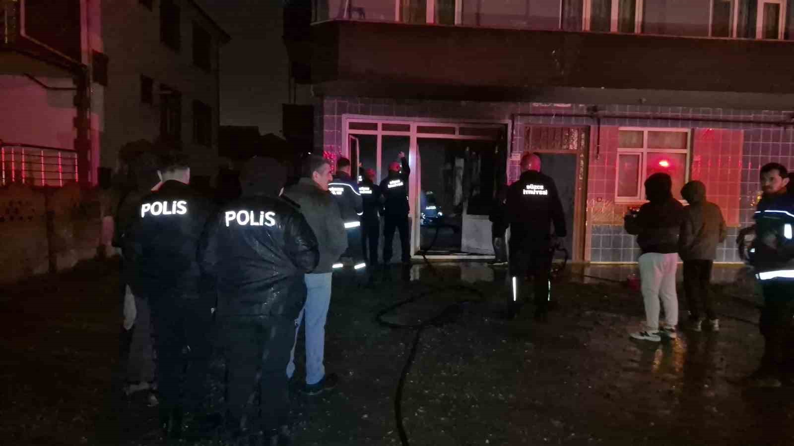 Isınmak için yaktığı ateş, yangın çıkarttı
