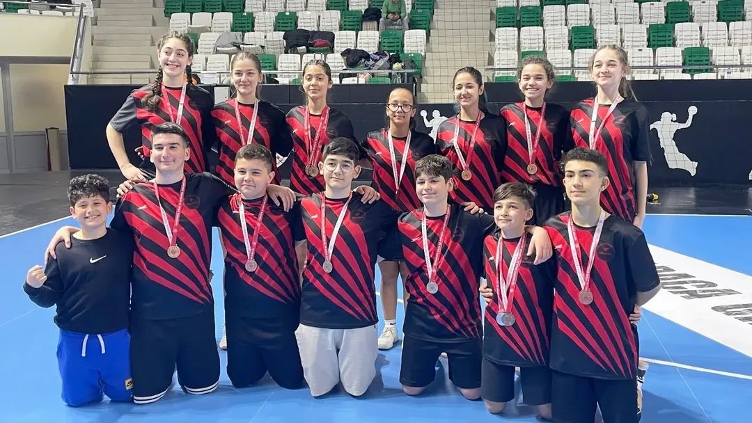 İşitme Engelliler Badminton Türkiye Şampiyonası’nda Eskişehir’den büyük başarı
