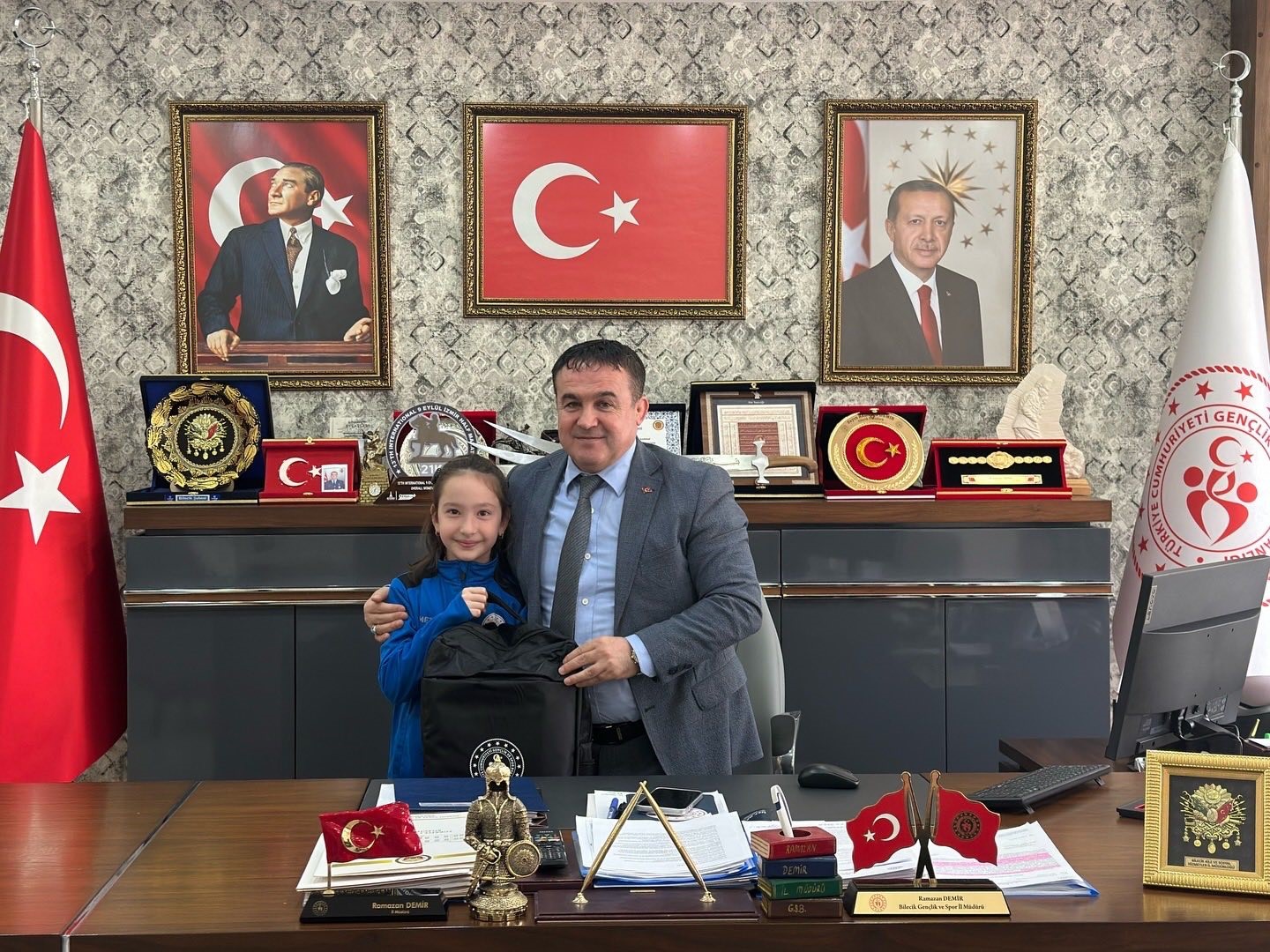 İşitme Engelliler Şampiyonası’nda derece yapan Bilecikli sporcuya İl Müdürü Demir’den tebrik
