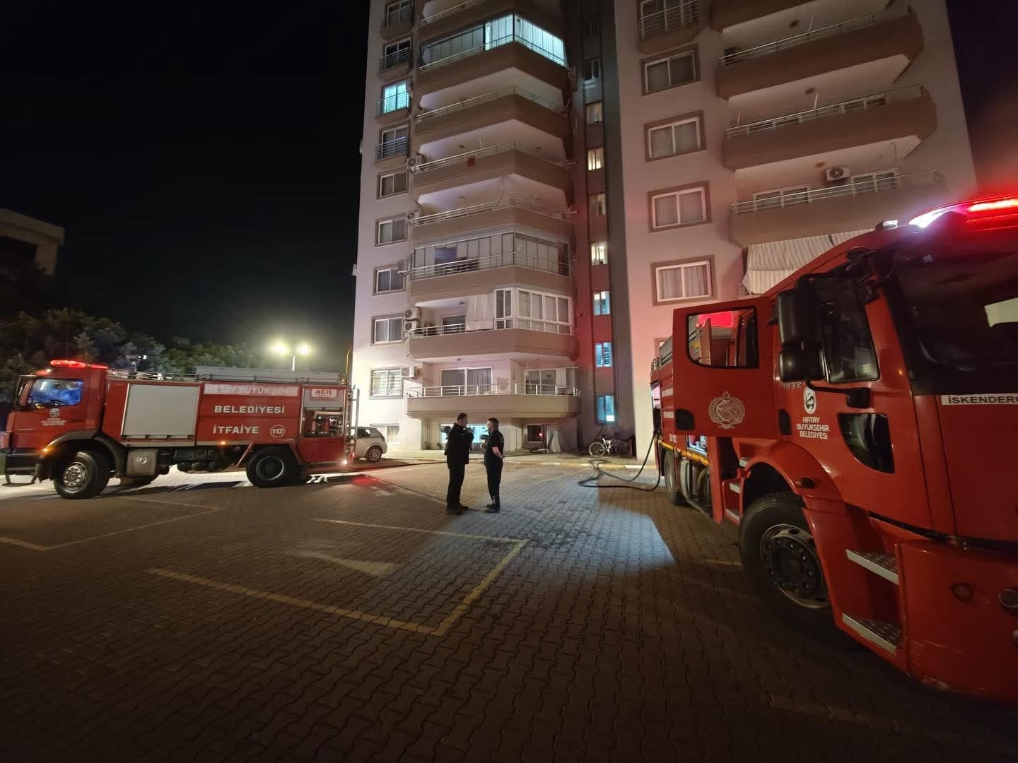 İskenderun’da binanın bodrum katında yangın çıktı
