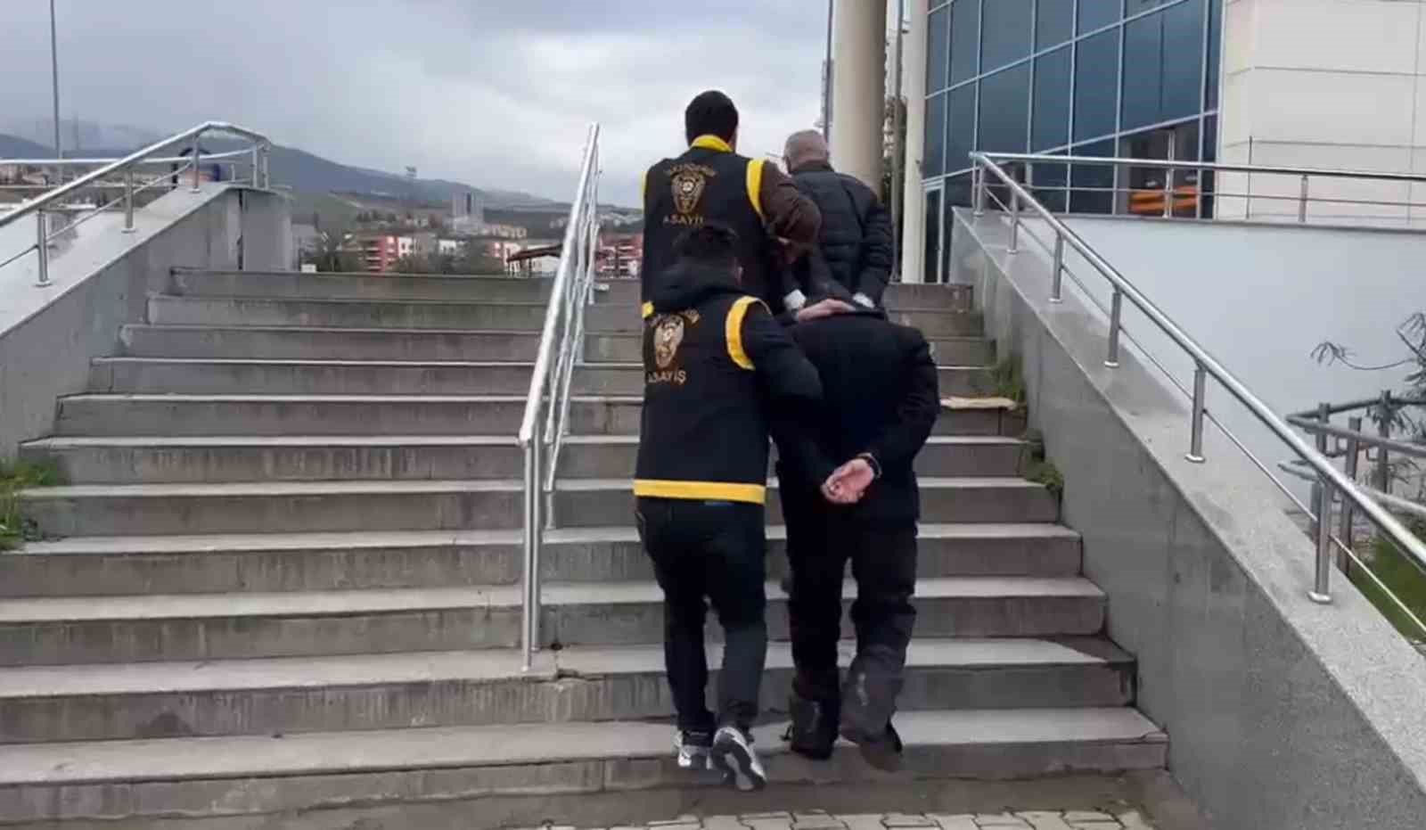 İskenderun’da işledikleri suçlardan aranan 2 kişi yakalandı
