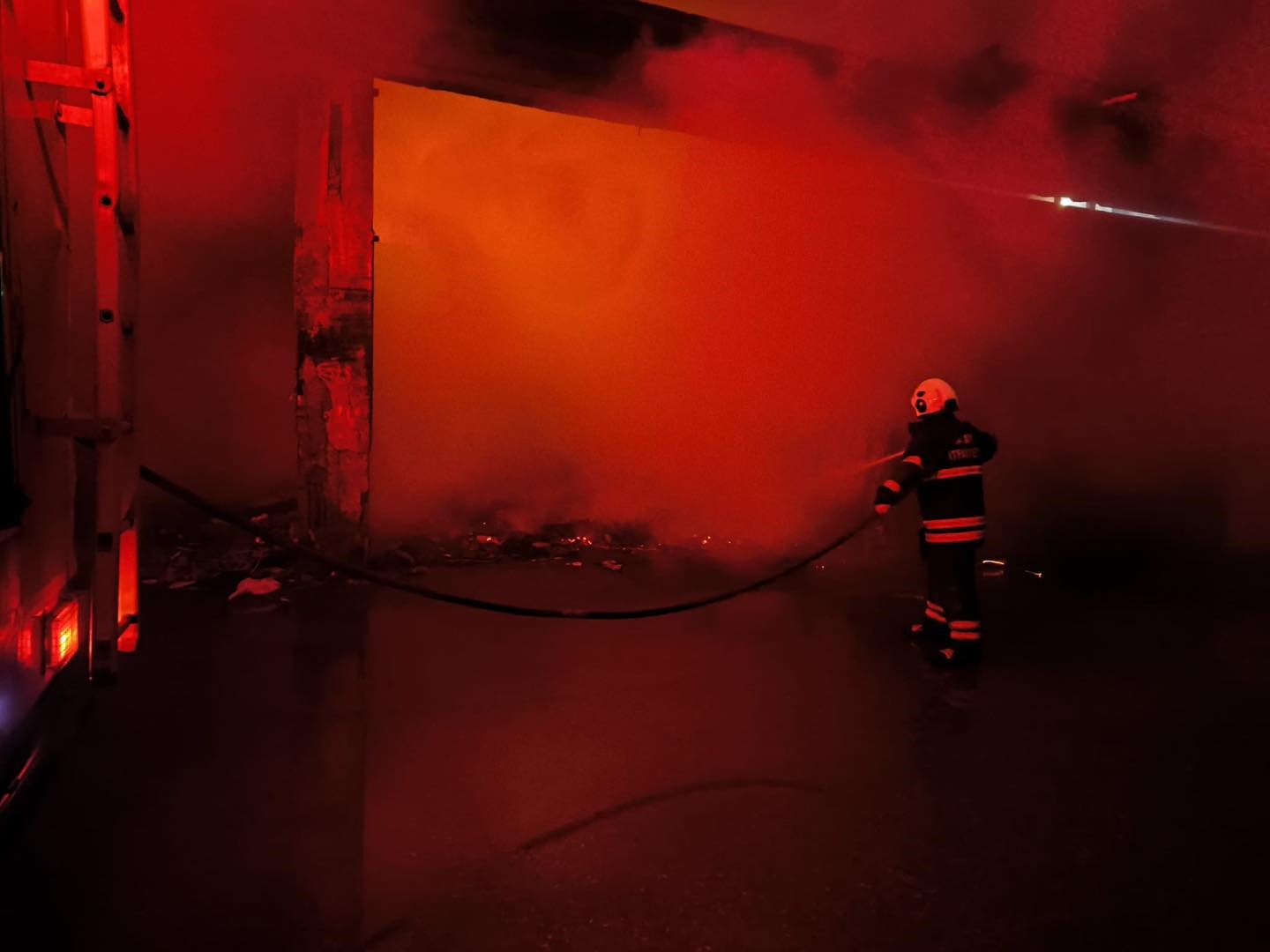 İskenderun’da metruk bina yangını
