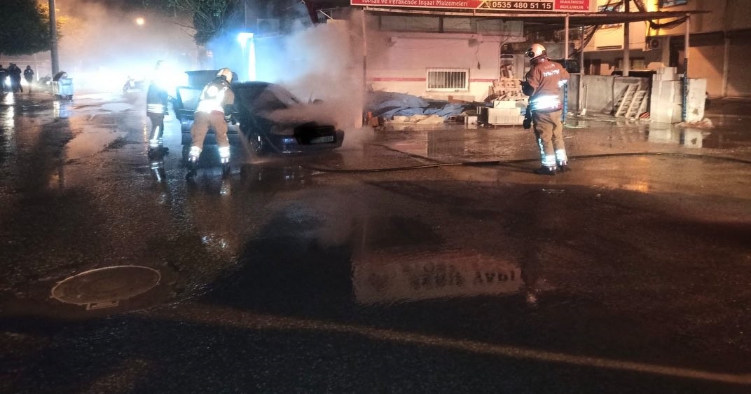 İskenderun’da otomobil yangını
