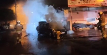 İskenderun’da otomobil yangını
