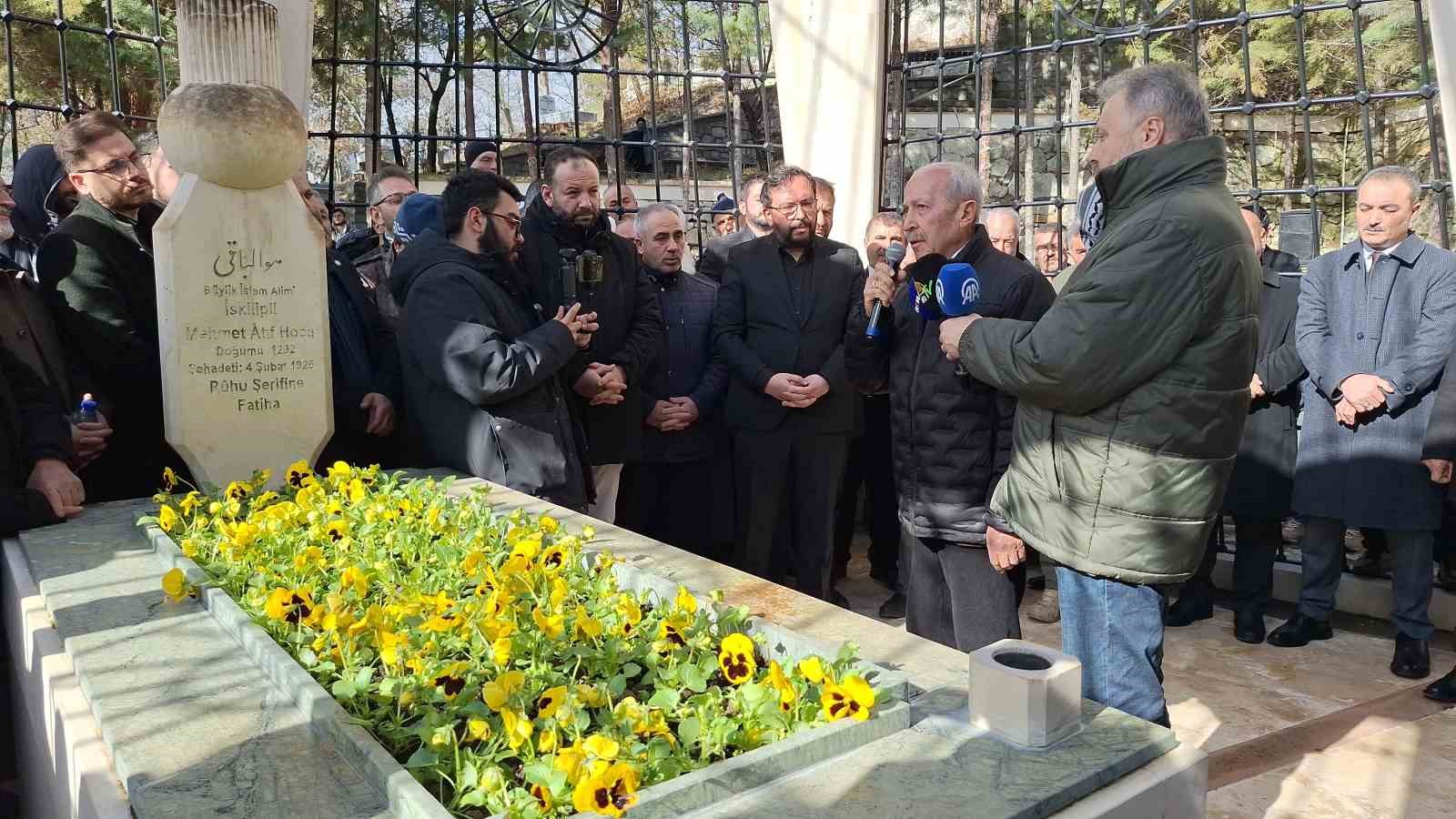 İskilipli Atıf Hoca kabri başında dualarla anıldı

