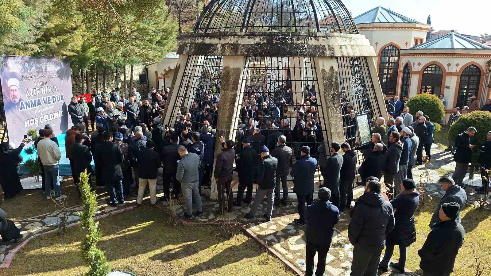 İskilipli Atıf Hoca kabri başında dualarla anıldı
