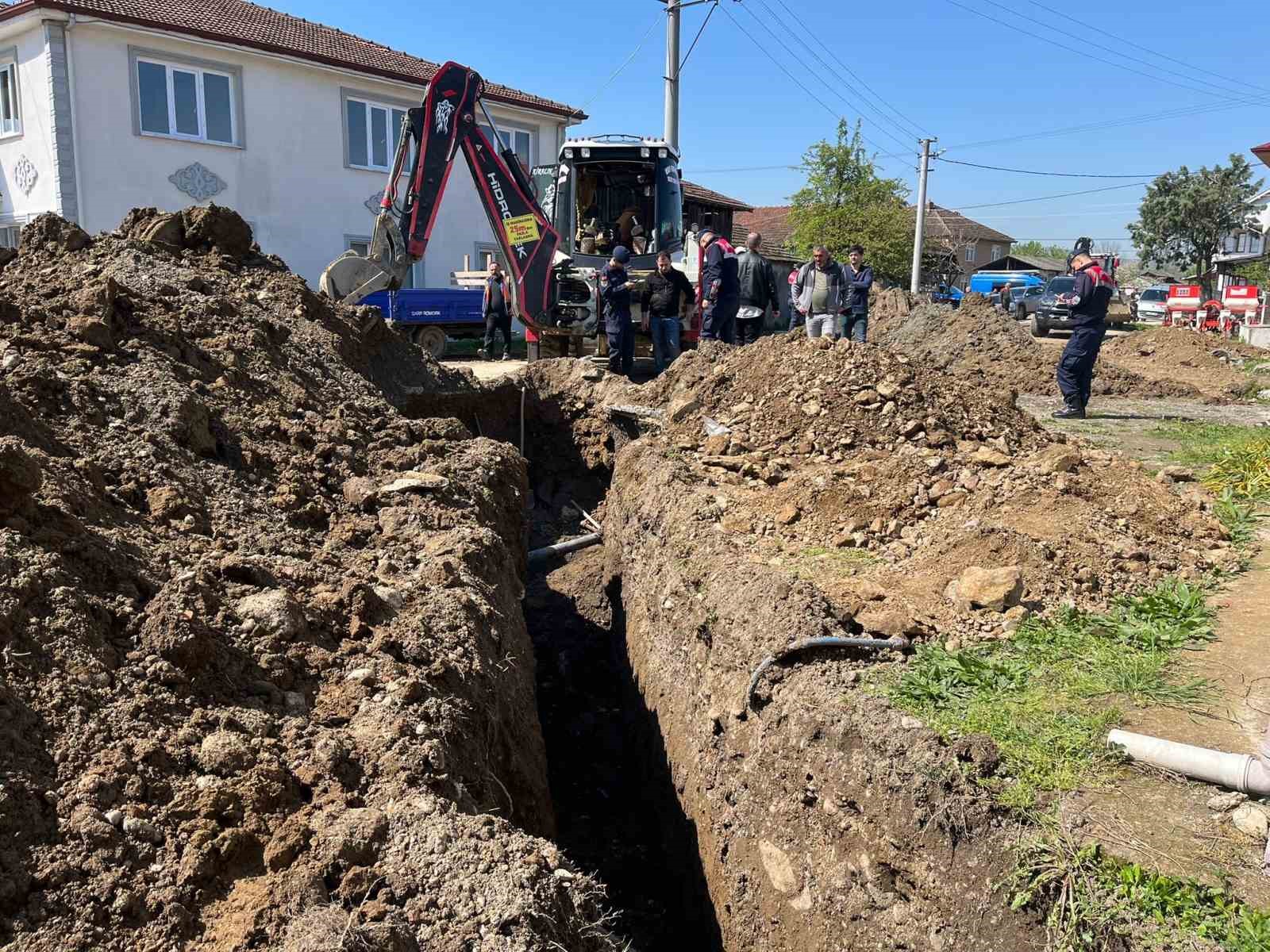 İSKİ’nin altyapı çalışmasında göçük altında kalan şahıs kurtarıldı
