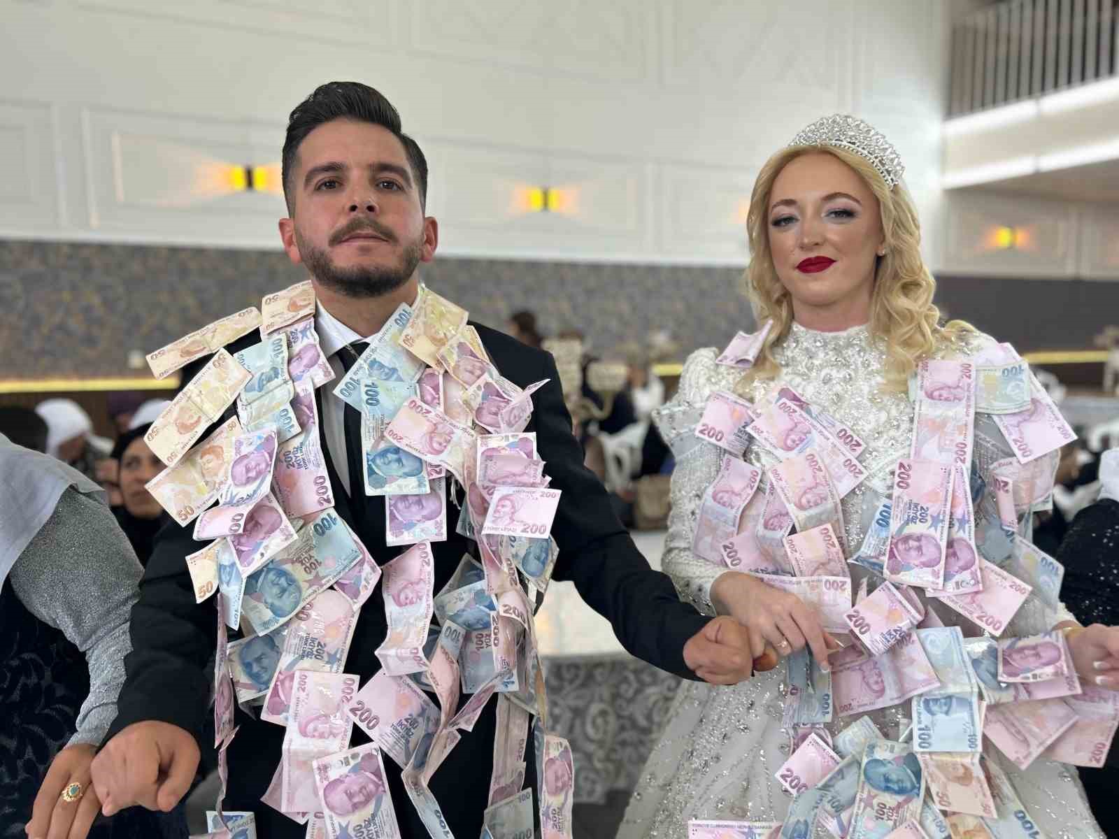 İskoçyalı geline Van usulü düğün
İskoçyalı geline Van usulü düğün