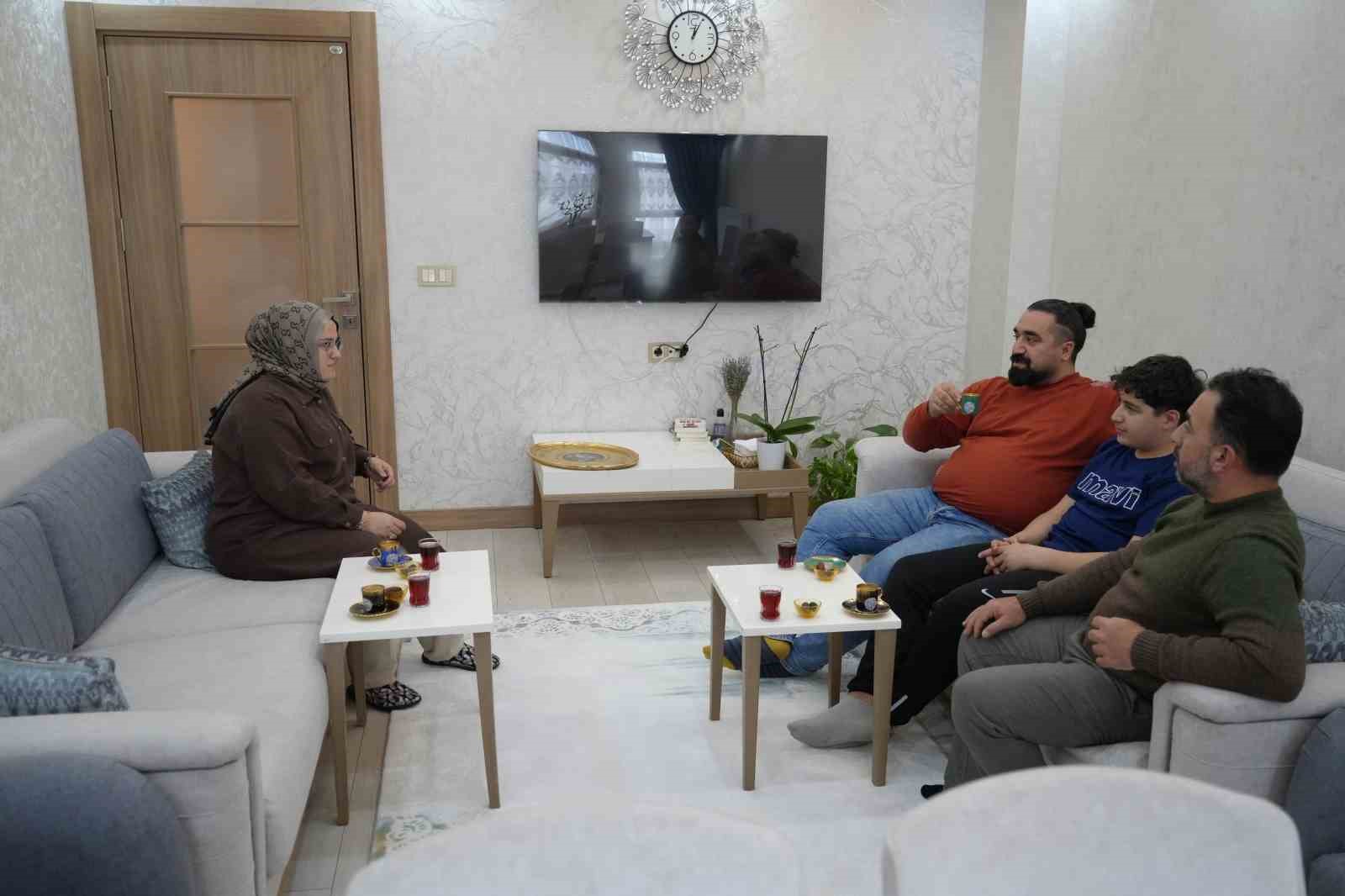 İslahiyeli depremzedeler: "Devlet-millet el ele ayağa kalktık"
